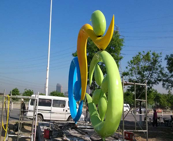 蕪湖雕塑廠家的雕塑作品在藝術(shù)創(chuàng)作中的主題構(gòu)思與創(chuàng)意方法是什么？